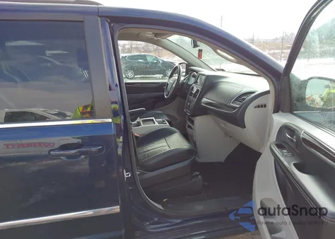 2015 Chrysler Town & Country Touring z USA, uszkodzony, nr VIN 2C4RC1BG5FR664520